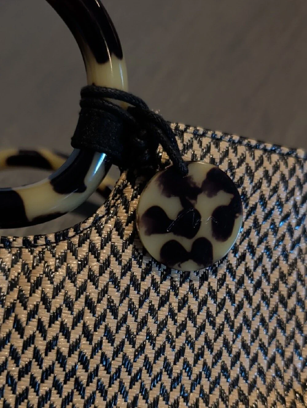 Vintage Marlo Woven Black and Cream Tote with Tortoise Accent Handle - Picture 10 of 14